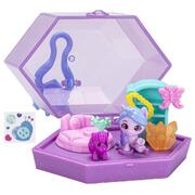 My Little Pony Mini World Magic Crystal Keychain Izzy Moonbow Portable Playset