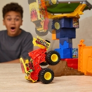 Monster Jam Smash & Bash Playset Classroom Crusher Crash Course
