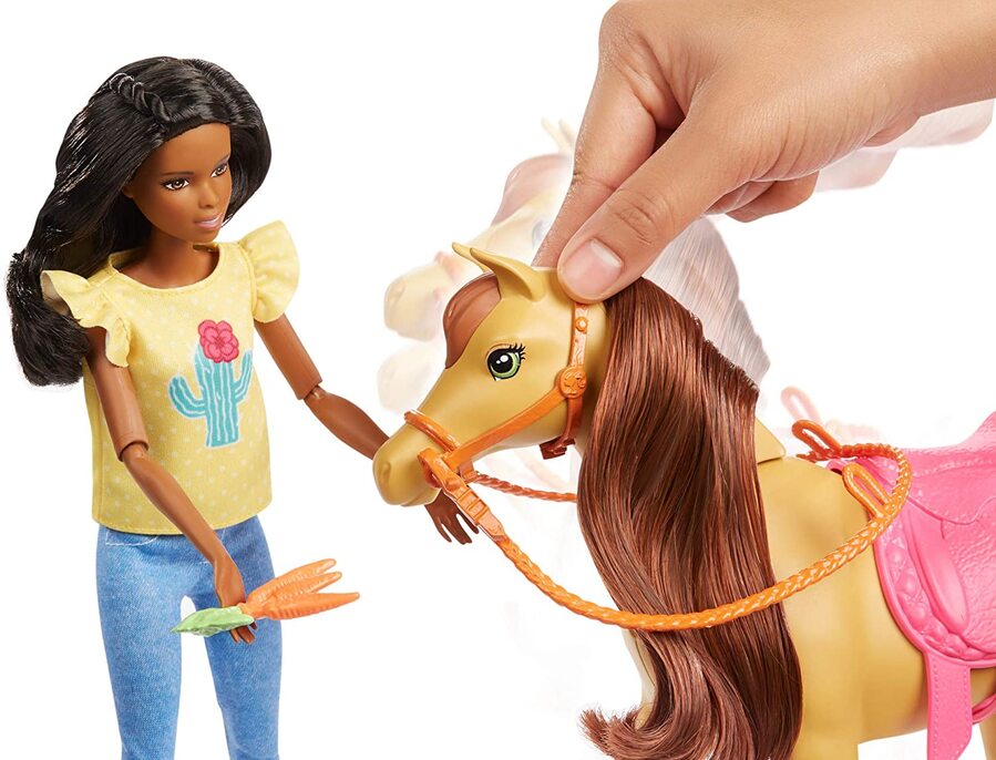 barbie chelsea hugs and horses