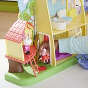Peppa Pig Peppa?s Club Playtime to Bedtime House (missing a figure)