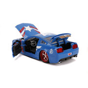 Metals Die Cast Marvel Avengers Captain America & 2006 Ford Mustang GT Figure