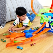 Hot Wheels Stunt Tracks Mid-Air Crash Playset