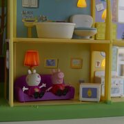 Peppa Pig Peppa?s Club Playtime to Bedtime House (missing a figure)