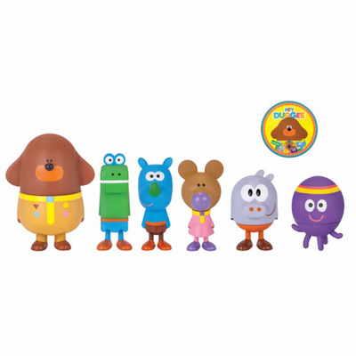 ABC Hey Duggee Duggee & The Squirrels Figurine Set- 7cm with Badge